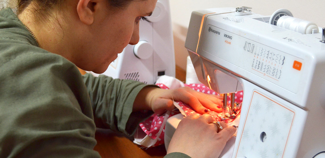 A.tonia sewing machine